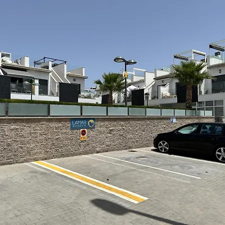 Modern Lamar Apartment *